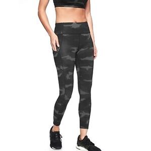 Athleta Camo Contender 7/8 Tight size S